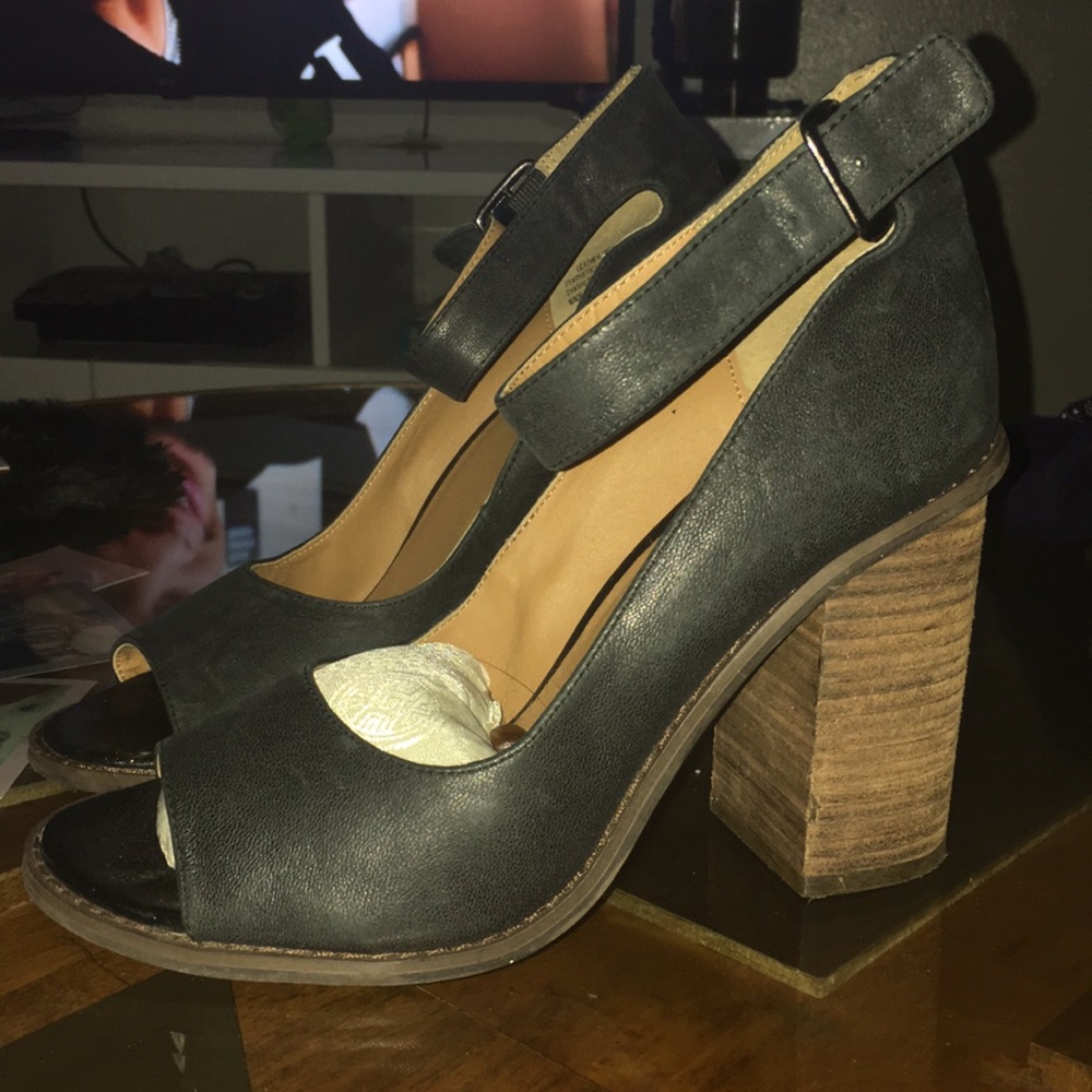 Kdb Open Toe Heels - image 1